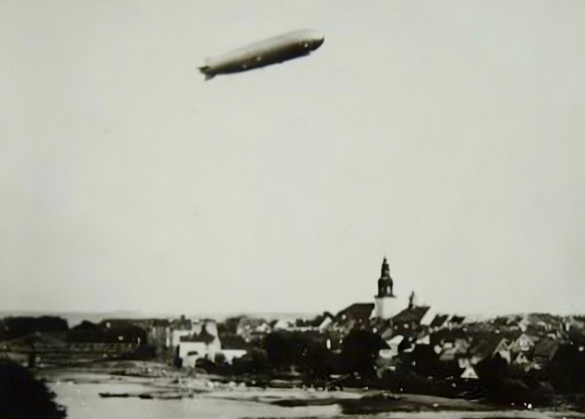 Zeppelin nad miastem w 1930 roku.