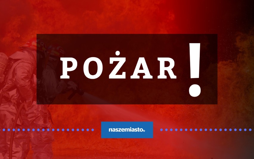 Pożar w Bytomiu. Ogień ogarnął dach kamienicy przy ul. Mickiewicza. Czy to wina fajerwerków?