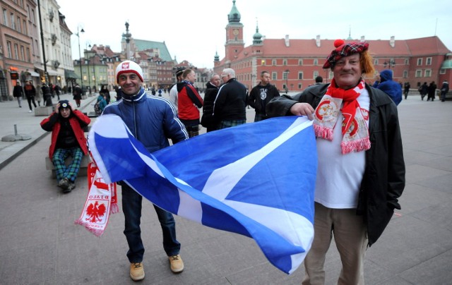 Szkoci zwiedzają miasto i bawią się w Warszawie.