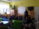 Dzielnicowy z Juraty odwiedził młodszych uczniów szkoły w Helu: dzieci uczyły się o podstawach bezpieczeństwa | NADMORSKA KRONIKA POLICYJNA