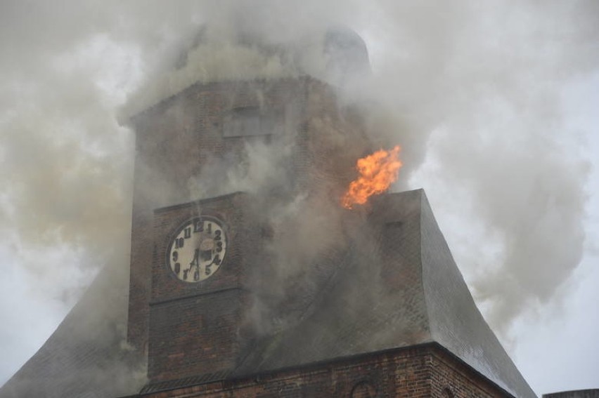 Pożar wybuchł w wieży gorzowskiej katedry 1 lipca 2017 r.