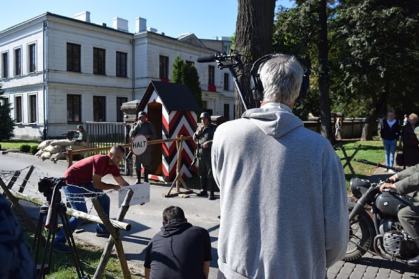 Ekipa filmowa w Puławach. Kręcą sceny do filmu wojennego