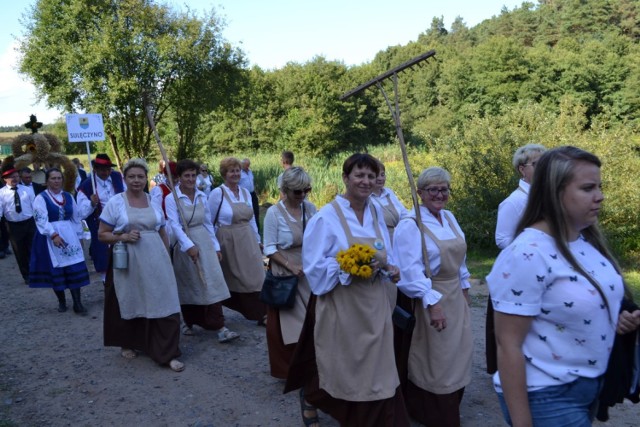 Powiatowe święto plonów odbyło się w Żukowie. Wspólnie biesiadowały wszystkie gminy powiatu kartuskiego.