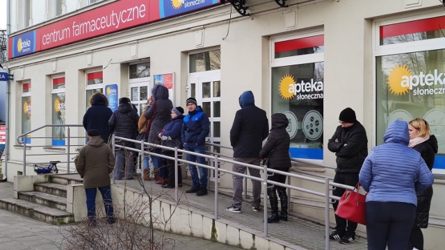 Koronawirus, Piotrków. Ograniczenia w sklepach i aptekach w Piotrkowie, puste półki