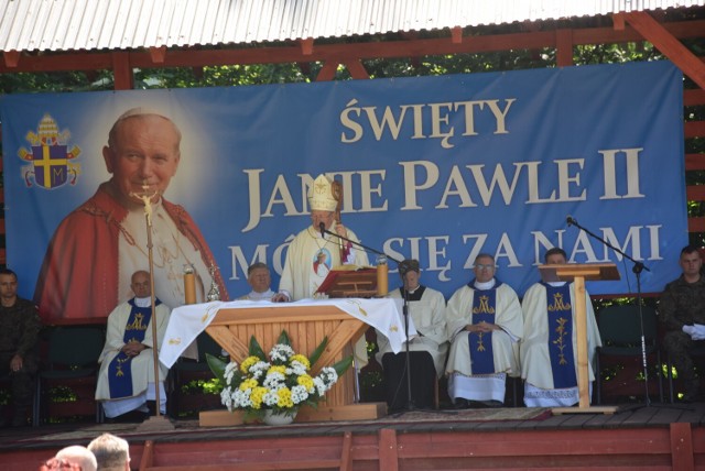 Uroczystą mszą polową uczczono Jana Pawła II i pamięć o jego pobycie na wigierskich ziemiach