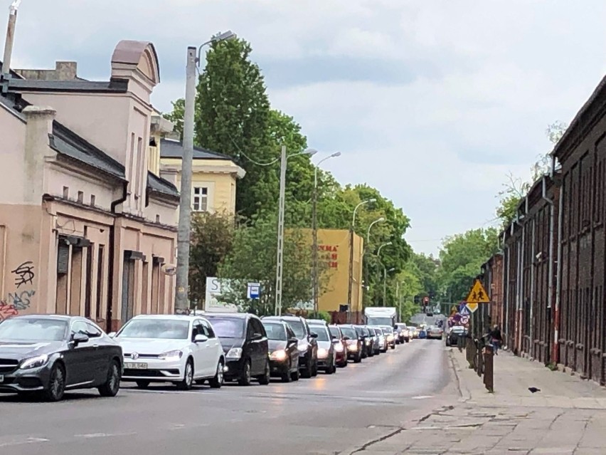 Korki w centrum Łodzi przez remont ul. Sienkiewicza [ZDJĘCIA]