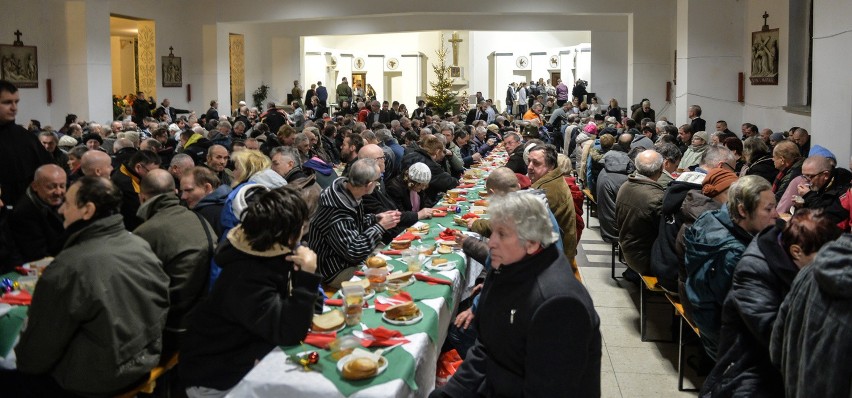 Wigilia dla potrzebujących w Kościele Ojców Franciszkanów w...