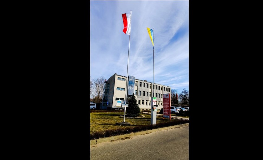 Urząd Gminy Szczecinek z flagą ukraińską