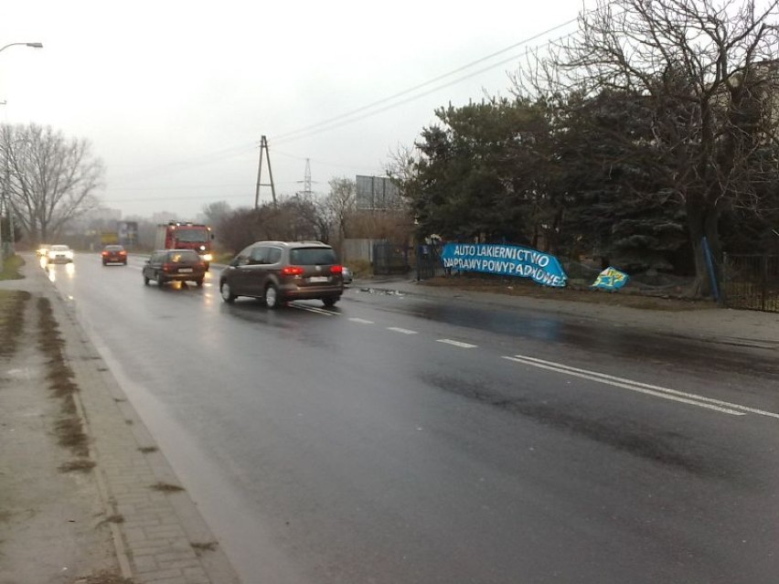 Przy ul. Turystycznej w Lublinie zderzyły się dwa samochody....