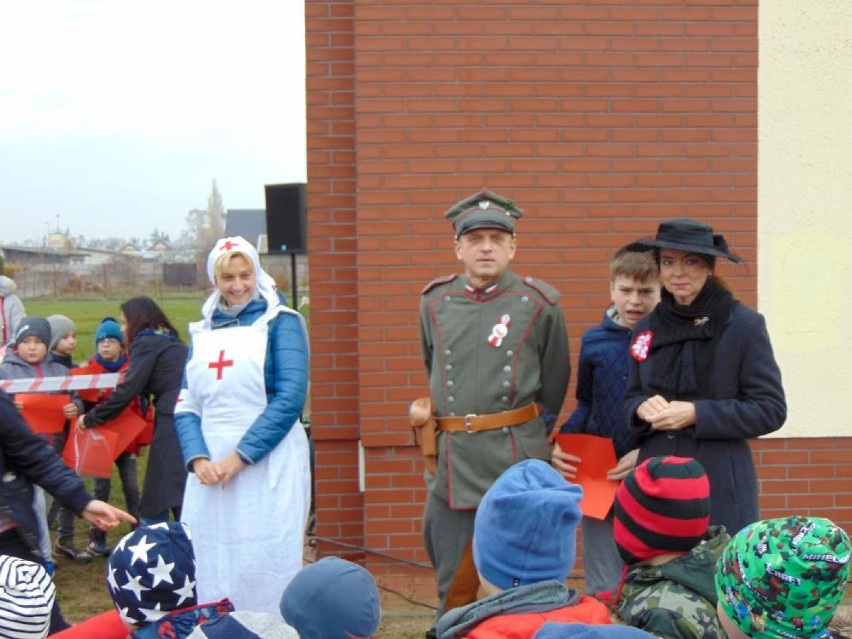 W Szkole Podstawowej w Budzyniu odbył się happening historyczny (ZDJĘCIA)