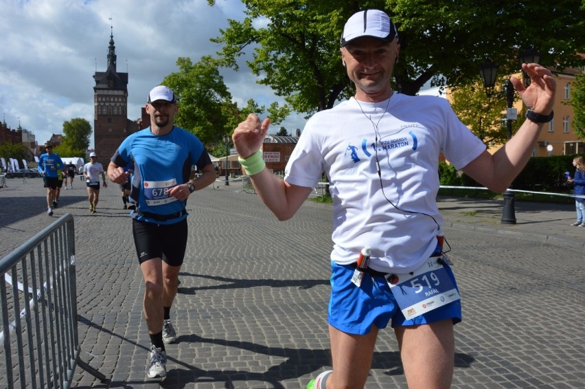 PZU Gdańsk Maraton 2015. Zawodnicy na Targu Węglowym [ZDJĘCIA, WIDEO]