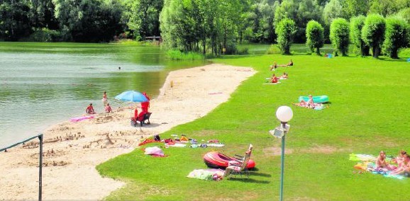 W tym sezonie Balaton otwarto 12 czerwca. Ratownicy pilnują kąpielowiczów codziennie  od 10 do 20.