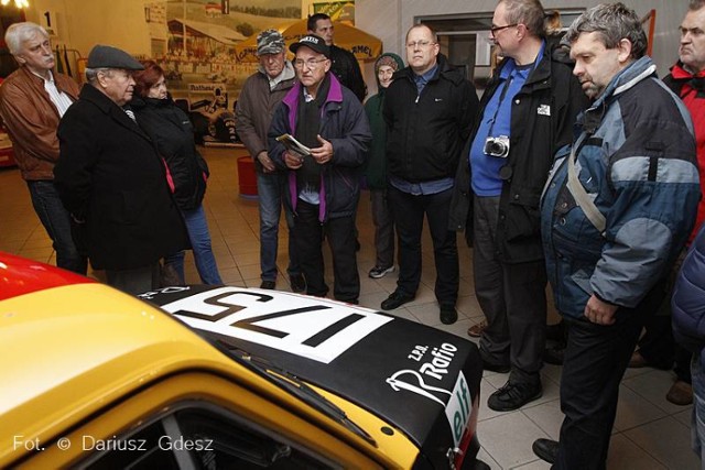 Czytelnicy Panoramy Wałbrzyskiej na wycieczce w Muzeum Górnictwa i Sportów Motorowych w Wałbrzychu, którego właścicielem jest Jerzy Mazur