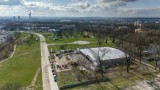 Kraków. Nowy hangar w Muzeum Lotnictwa Polskiego ma już dach i potężne wrota. Jak bunkier!