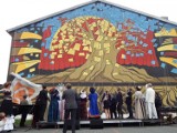 Drzewo wyrosło na ścianie Sceny Kameralnej, czyli mural już gotowy [zdjęcia]