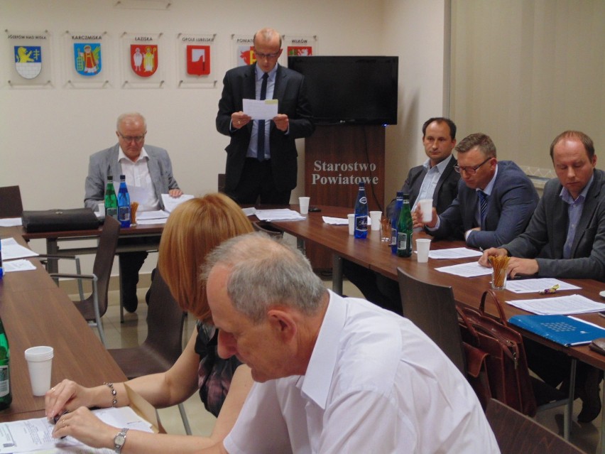 Rada Powiatu Opolskiego o mały włos nie udzieliła zarządowi absolutorium (ZDJĘCIA)