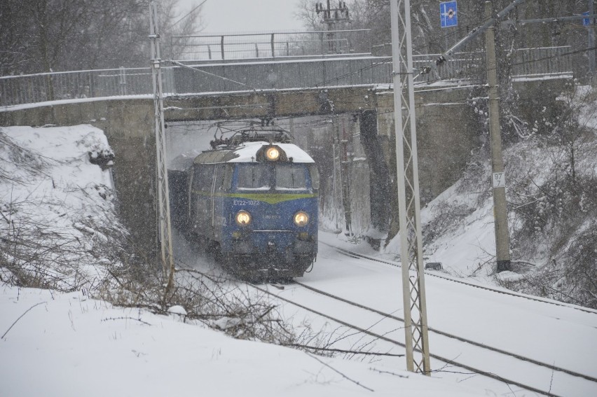 Głogów: Atak zimy także na kolei. Opóźnienia pociągów