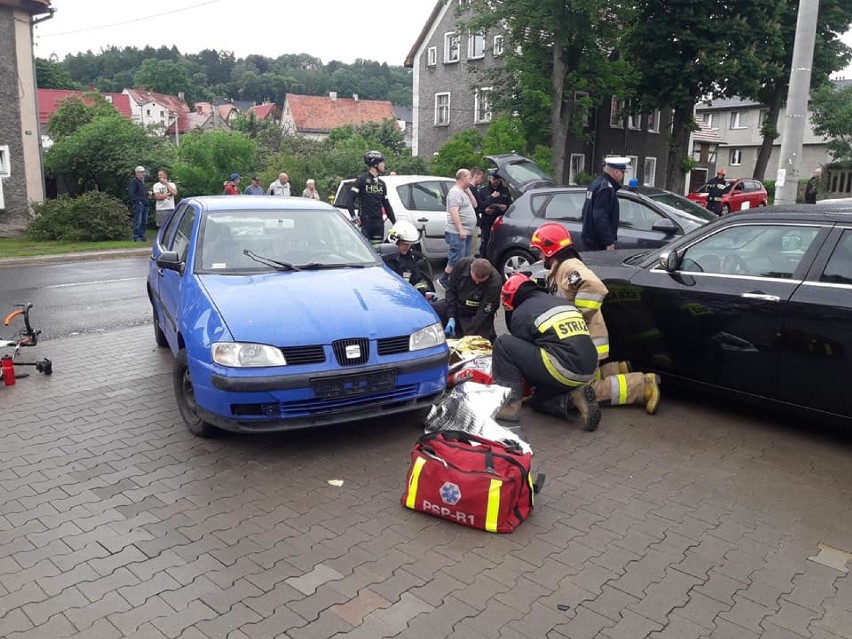 Potrącenie rowerzystów w Mieroszowie