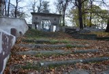 Miasto Kalisz chce wyremontować schody na cmentarz prawosławny. Najpierw musi jednak przejąć teren ZDJĘCIA