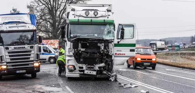 02.02.2015 BYDGOSZCZ WYPADEK WYPALENISKA MAKOWISKA. W BUSIE ŻOŁNIERZE. DK 10