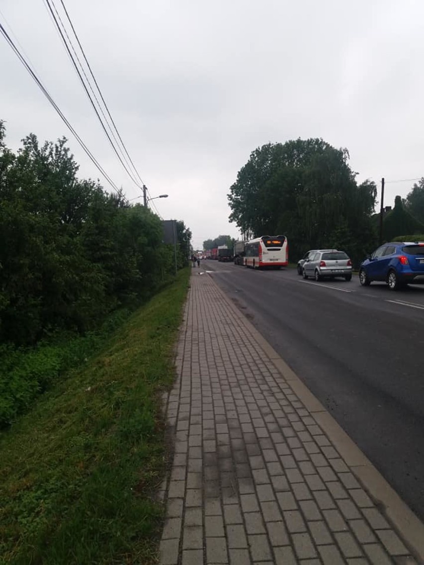 Dwa samochody zderzyły się na ulicy Jastrzębskiej w...