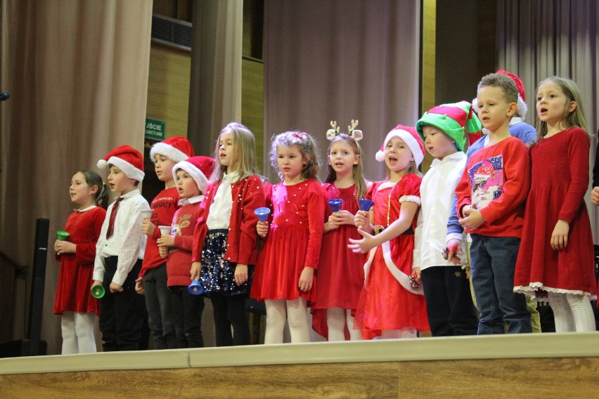 Koncert Świąteczny w szamotulskiej Szkole Muzycznej. Najpiękniejsze świąteczne utwory w wykonaniu uczniów i nauczycieli [GALERIA]