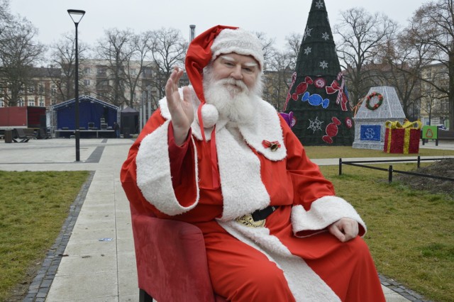 W środę na Kwadracie oficjalnie rozpoczęło się w Gorzowie bożonarodzeniowe świętowanie. Koniecznie tam zajrzyjcie. Można pysznie zjeść, kupić prezenty i... posłuchać świątecznej muzyki.


