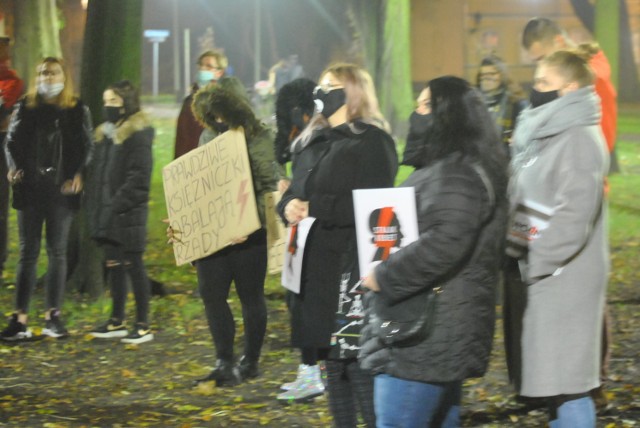 LESZNO. Strajk kobiet - dobył się ostatni marsz w ramach protestów wywołanych wyrokiem Trybunału Konstytucyjnego