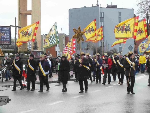 Starachowicki Orszak Trzech Króli w Starachowicach już tradycyjnie prowadzili Rycerze Kolumba