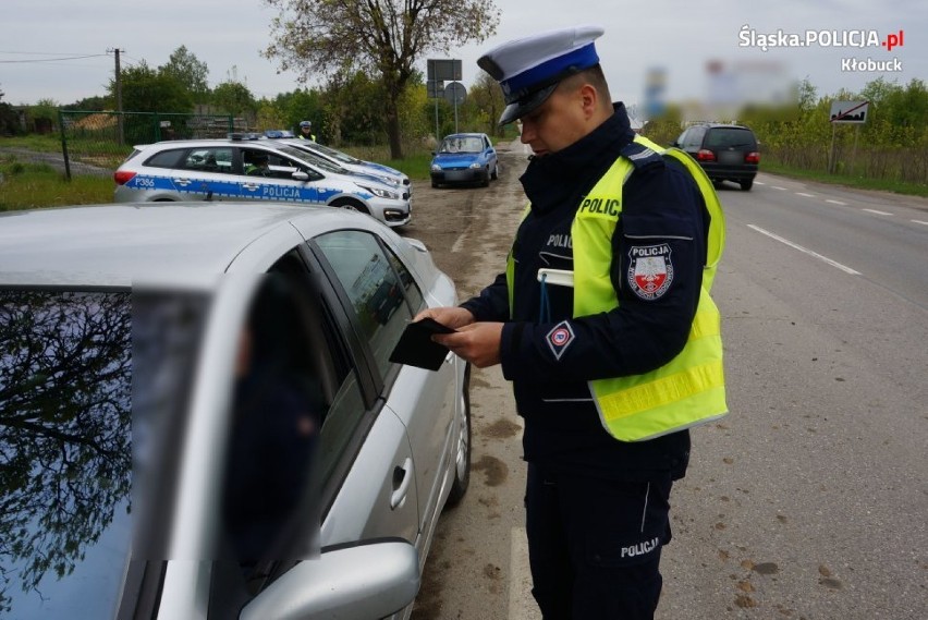 Policja karała kierowców, którzy wjeżdżali na zwężkę w Lgocie na czerwonym świetle ZDJĘCIA 
