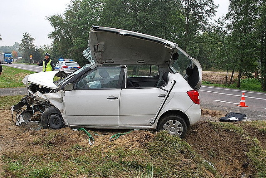 Wypadek w Widełce. Na krajowej „dziewiątce” samochód osobowy...