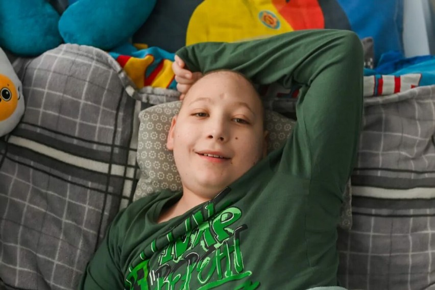 Złośliwy nowotwór jest wpisany w jego geny. 11-letni Kuba z Legnicy walczy o życie. Trwa zbiórka na leczenie!