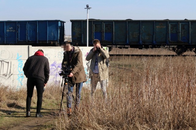 Ścieżka między ulicą Wańkowicza w pobliżu nr 22 a torami kolejowymi w pobliżu stacji Shell i salonu samochodowego Jaremko. To tutaj radny osiedlowy znalazł worek ze zwłokami dziecka