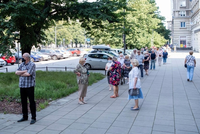 Z powodu reżimu sanitarnego w czasie pierwszej tury wyborów,...