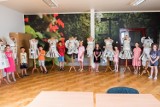 Niezwykła wystawa w Buskim Samorządowym Centrum Kultury. Młodzież stworzyła ubrania z recyklingu [ZDJĘCIA]