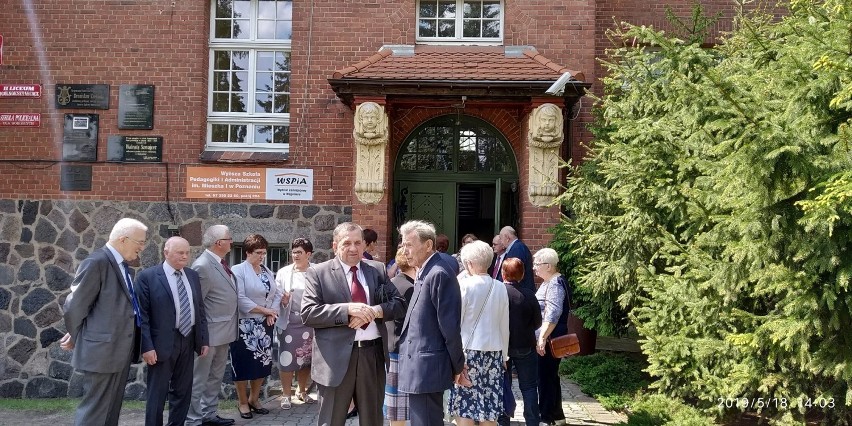 Powrócili do szkoły w Wągrowcu po 50 latach od matury