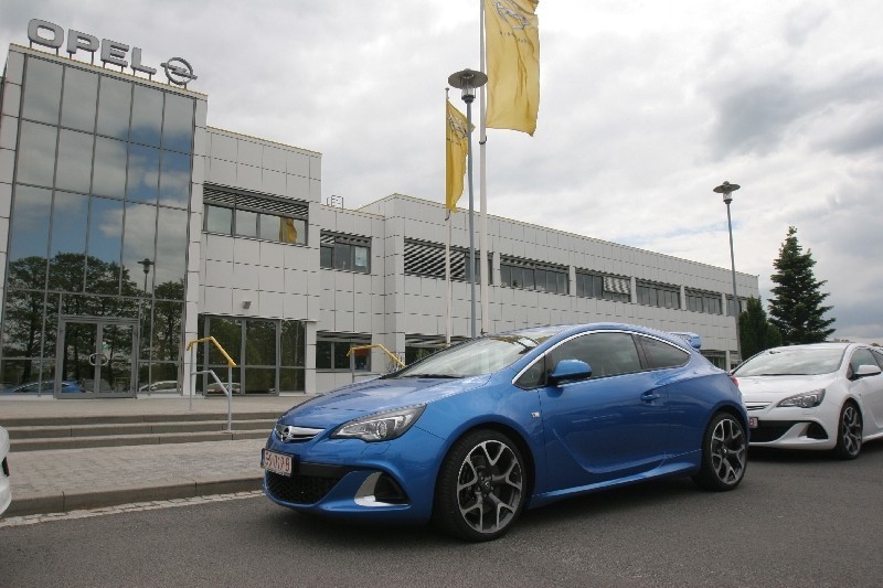 Opel astra IV GTC w sportowej wersji już zjechała z taśmy! [ZDJECIA]