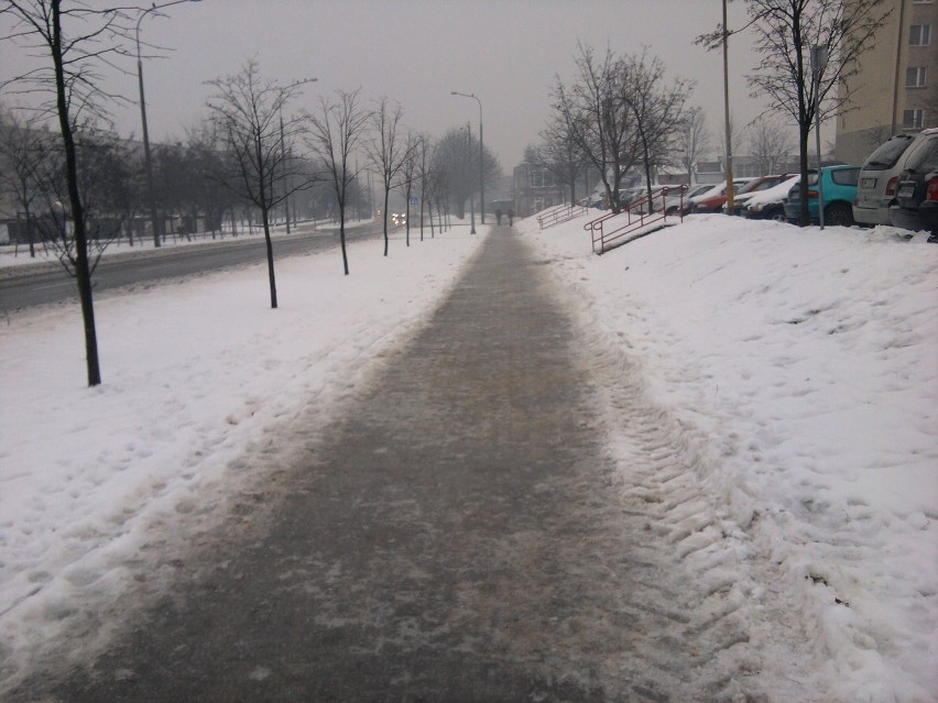 Śliskie chodniki na Os. Kaszubskim w Wejherowie - zdjęcia internauty