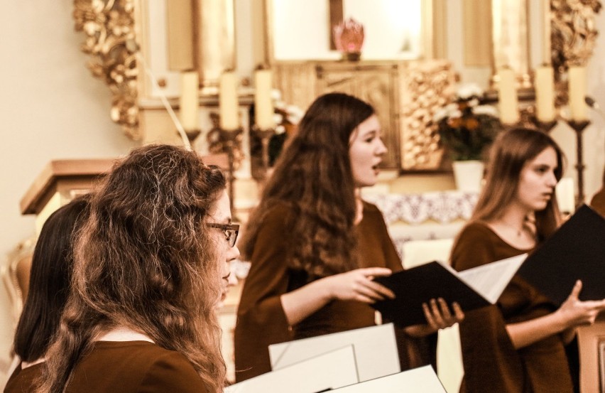 Święto Niepodległości w Sadlinkach. Koncert patriotyczny Chóru Żeńskiego Eufeme [ZDJĘCIA]