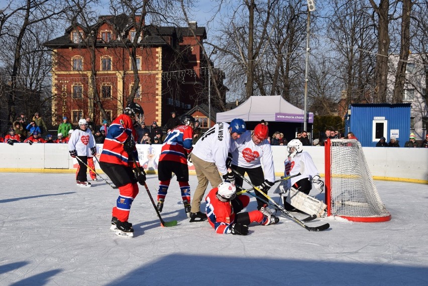 Mecz hokeja na lodowisku przy ul. Katowickiej w Chorzowie -...