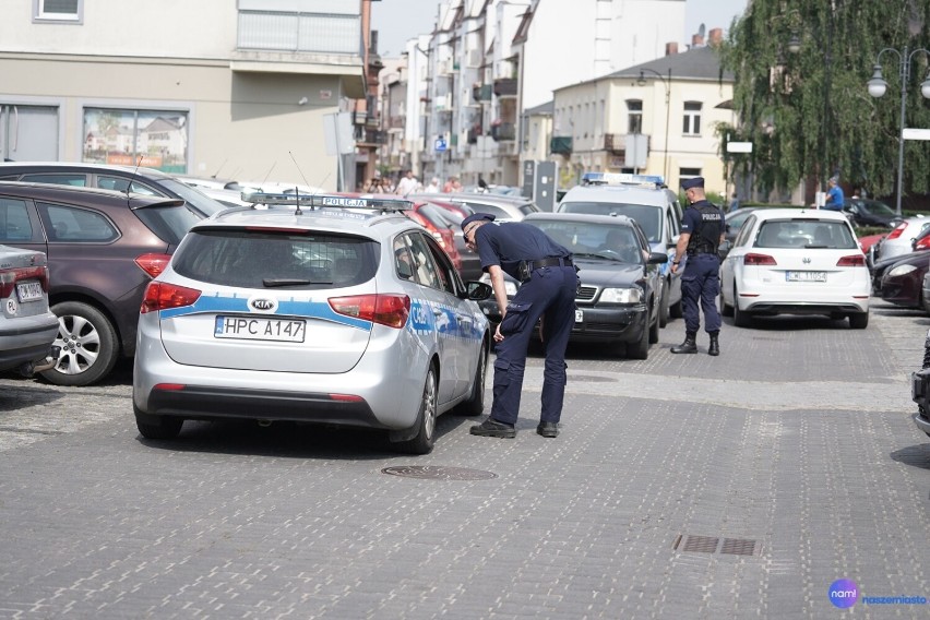 Zatrzymanie przed Urzędem Miasta we Włocławku