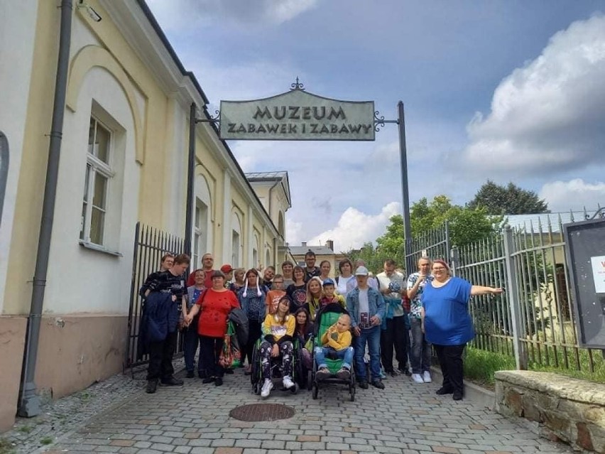 Członkowie Stowarzyszenia Rodziców i Opiekunów Dzieci Niepełnosprawnych „Naszym dzieciom” wybrali się na wycieczkę w Świętokrzyskie