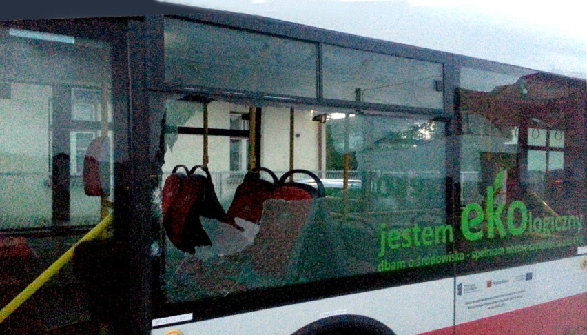 Zmarł 17-letni rowerzysta, który wpadł do jadącego autobusu