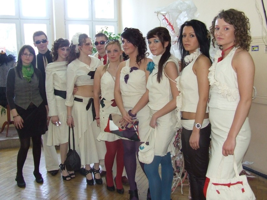 Dominika Szczepaniak (pierwsza z lewej) wraz z modelkami i...