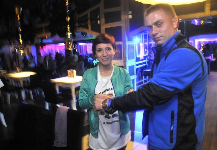 Europejska Noc Bez Wypadków. Wolontariusze na dyskotekach w Gdańsku i Wrak Race w Gdyni