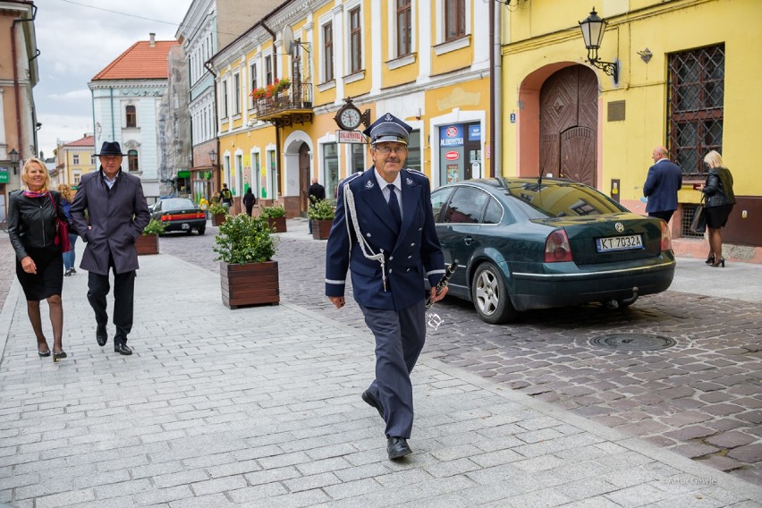 Wojskowa kawaleria defilowała na ulicach Tarnowa tak, jak 100 lat temu. Tak obchodzono jubileusz 5 Pułku Strzelców Konnych [ZDJĘCIA] 