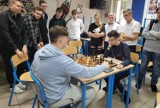 Gambit Elektryk zorganizował turniej szachowy o puchar dyrektora ZSE-E w Radomsku. ZDJĘCIA