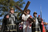 Ponad dwa tysiące osób na Drodze Krzyżowej w Piątkowej [ZDJĘCIA, WIDEO]