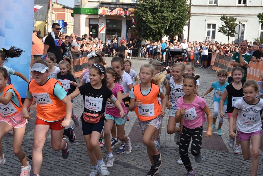 Mini Grodziska Dycha po Covidzie. Dzieci i młodzież pobiegły ulicami miasta