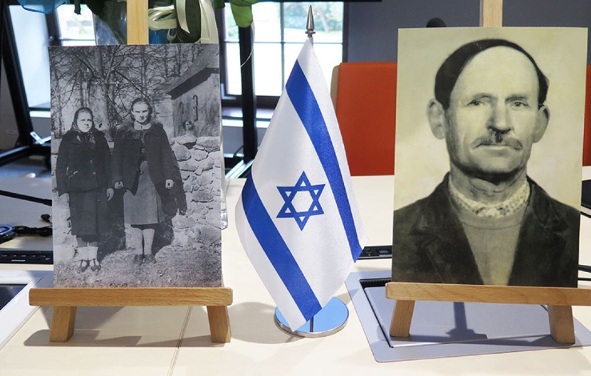 Dyplom i medal przyznaje Instytut Yad Vashem w Jerozolimie